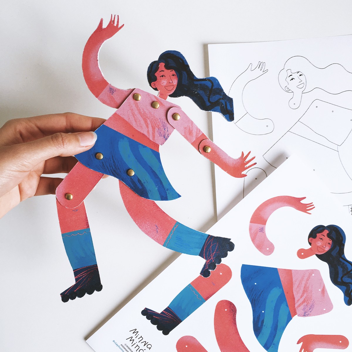 Diversão Criativa: Desenhos de Bonecas para Colorir