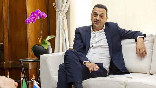 Comitiva de prefeitos e do vice-governador de SP tem voo a Israel cancelado após escalada de conflito com Irã; grupo ficou em Paris - Felício Ramuth (PSD) e um grupo de prefeitos do interior paulista participariam de uma feira de segurança em Tel-Aviv a convite do consulado de Israel no Brasil, mas foram impedidos de seguir viagem.