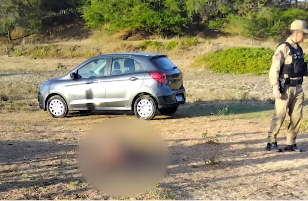 Corpo da vtima foi encontro com as mos e ps amarrados, na cidade de Pianc, no Serto da Paraba  Foto: TV Paraba/Reproduo