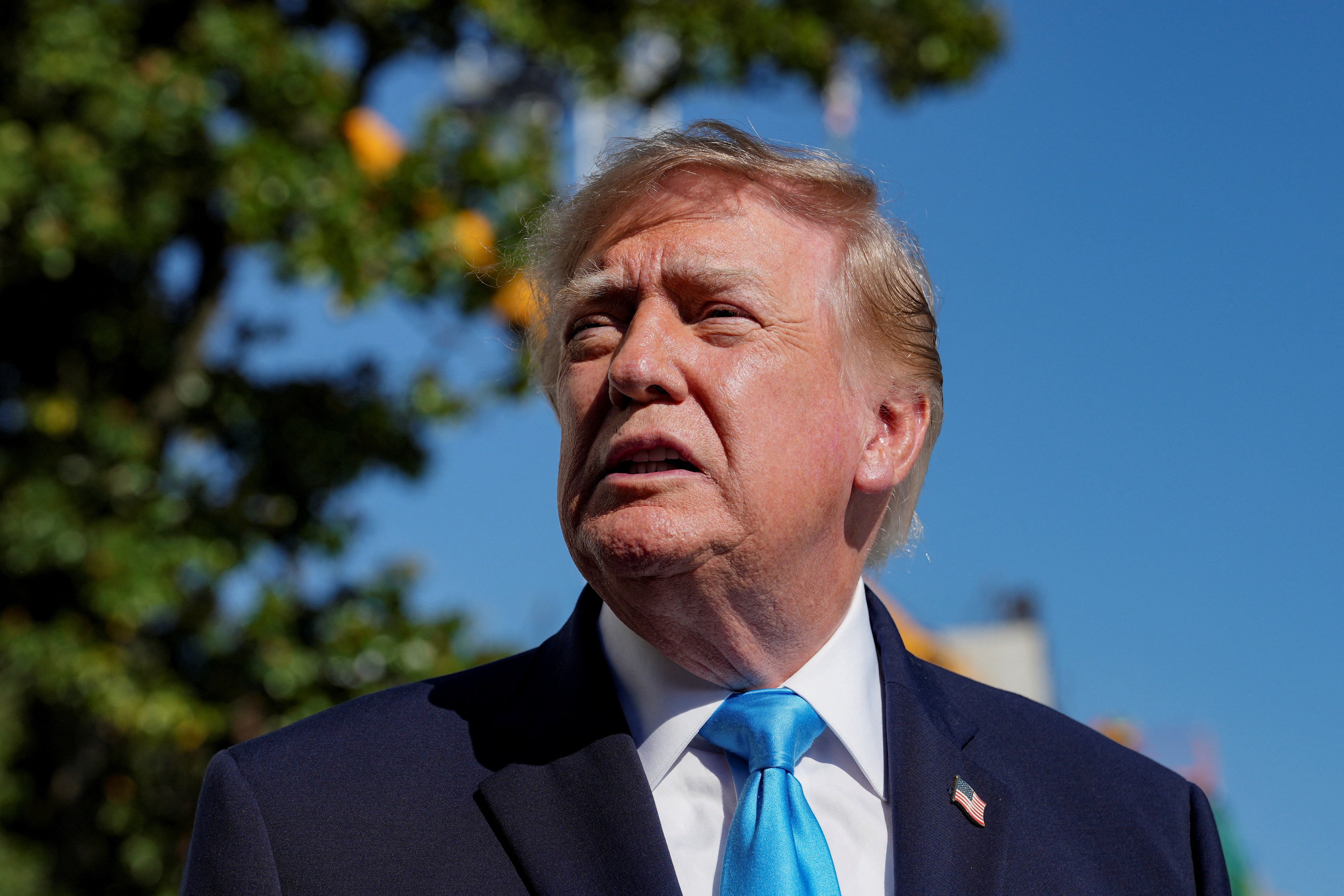 Trump vê segundo turno acirrado no Brasil e diz que vitória de Flávio foi 'apertada, mas impressionante'