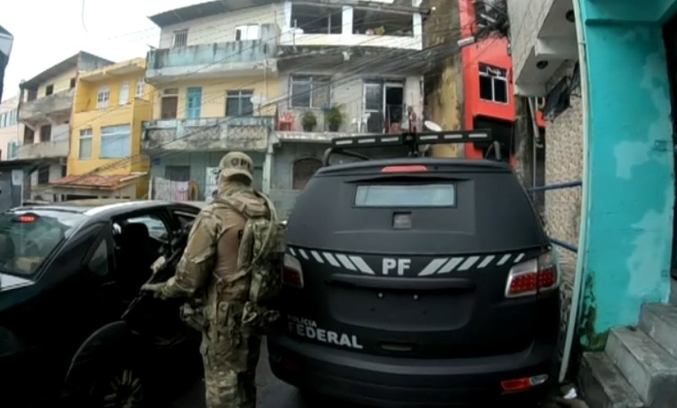 As ações fazem parte da Operação Duplo X, deflagrada por equipes da Força Integrada de Combate ao Crime Organizado (FICCO). — Foto: Reprodução/TV Bahia