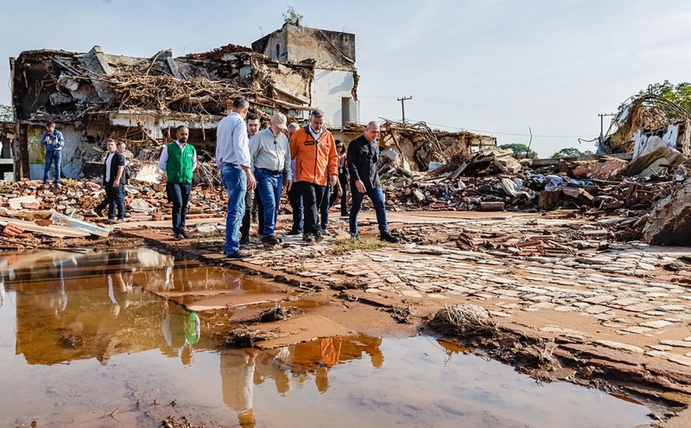 Lula durante visita ao bairro Navegantes, em Arroio do Meio (RS), nesta quinta-feira (6). — Foto: Ricardo Stuckert/PR