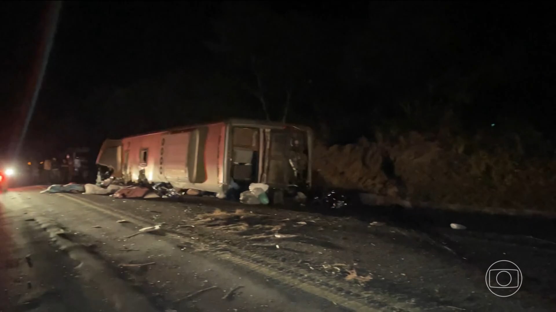 Acidente de ônibus deixa 17 mortos em Pernambuco