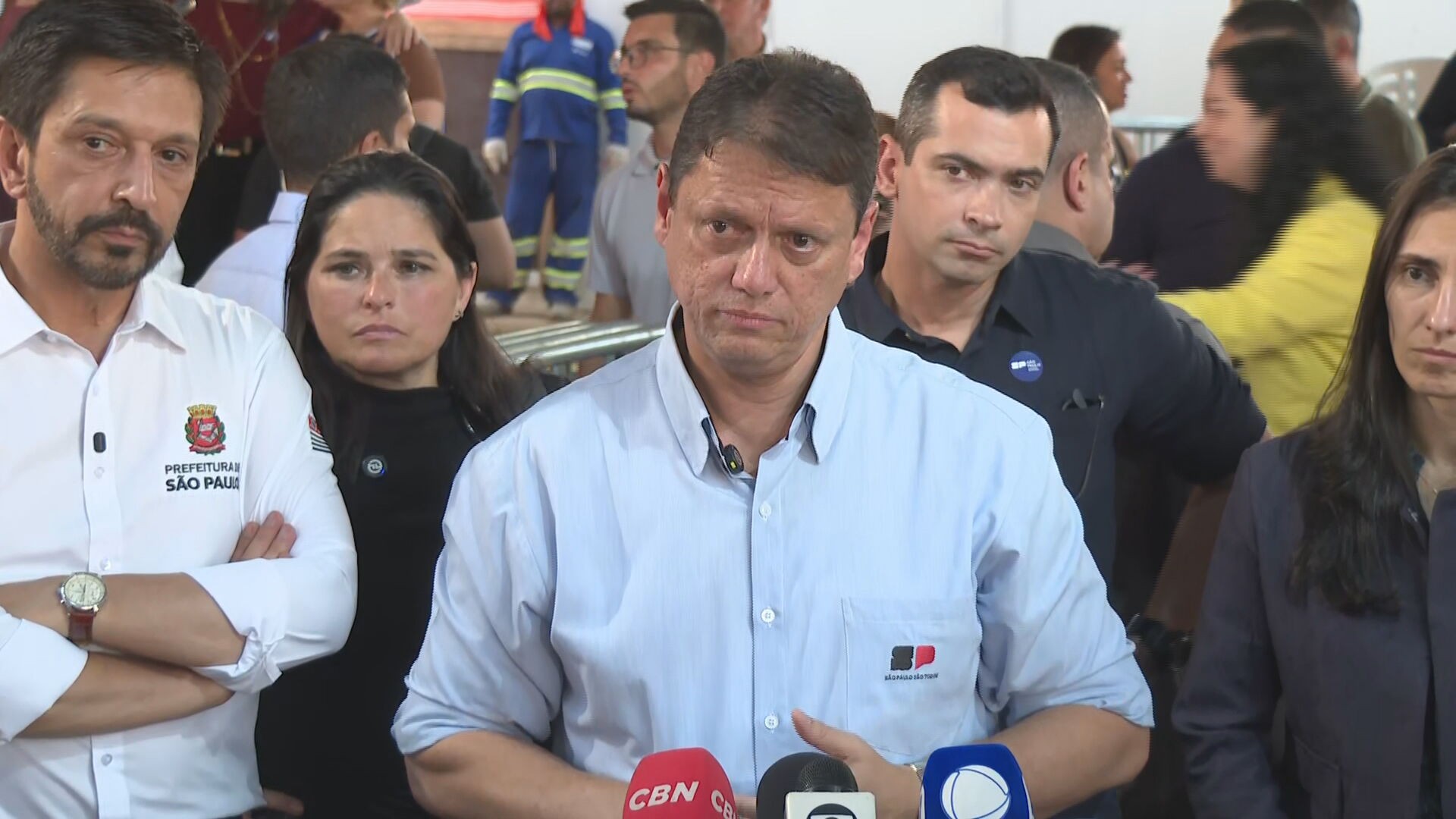Tarcísio diz que Flávio Bolsonaro precisa explicar visita a Vorcaro e deseja sucesso na viagem do pré-candidato aos EUA