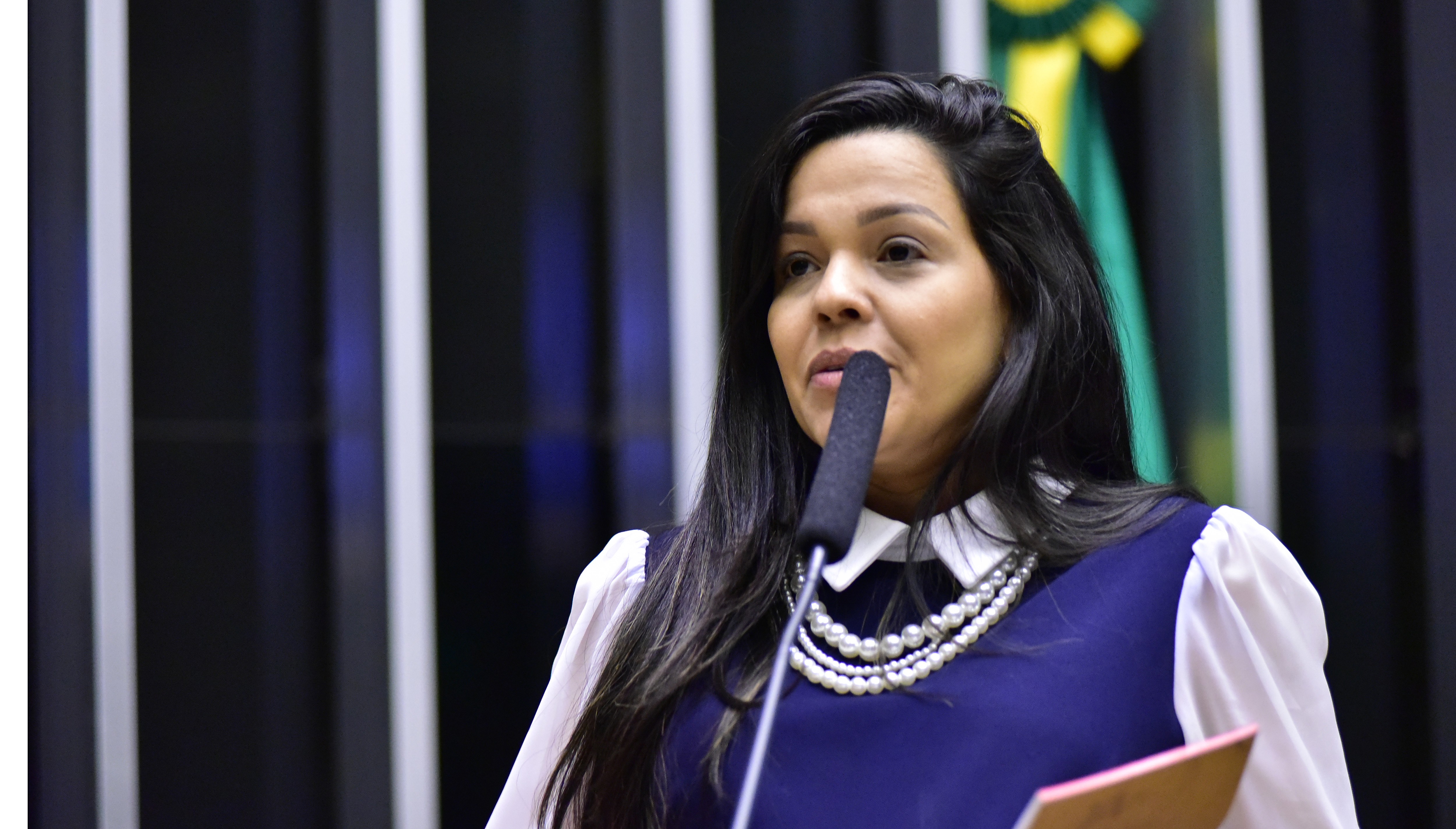 Priscila Costa renuncia a cargo de vereadora para assumir como deputada federal