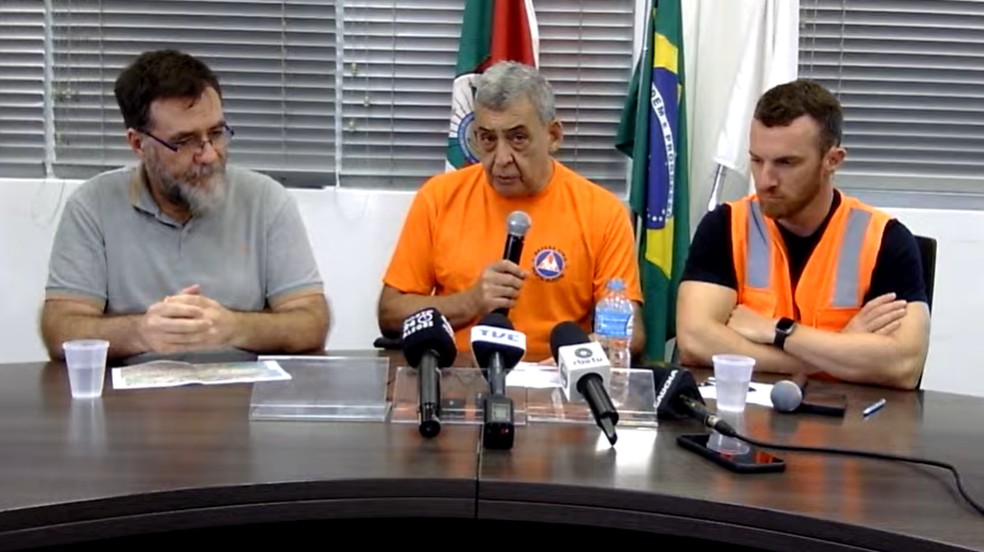 Prefeito de Porto Alegre, Sebastião Melo (MDB), detalha situação da cidade após cheias — Foto: Reprodução/YouTube/PMPA