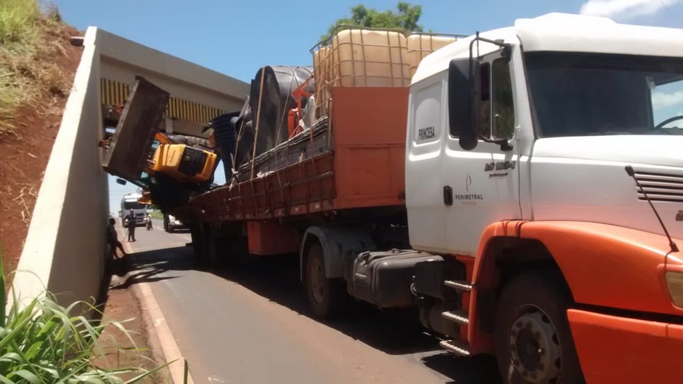 Um dos acidentes registrados no pontilh&atilde;o da BR-452 ao longo dos anos. &mdash; Foto: Pedro Torres/G1