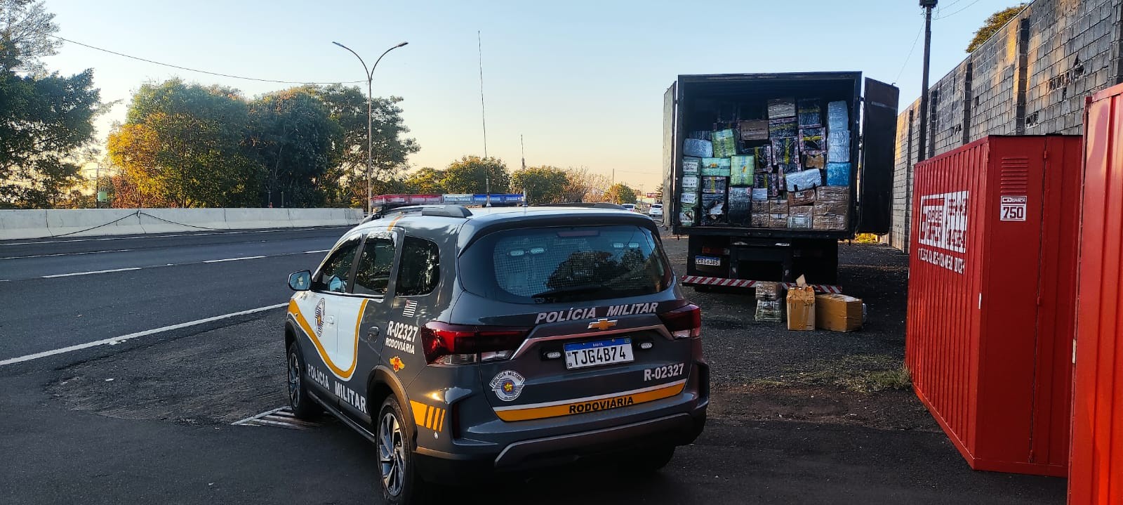 Polícia Rodoviária apreende grande quantidade de produtos sem nota fiscal em rodovia do interior de SP