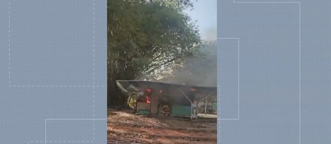 Incêndio destrói quiosque no bairro do Marco, em Belém