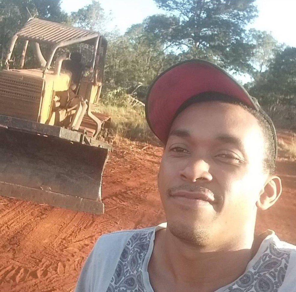 Tratorista Douglas Gomes de Moraes Cruz, 31 anos, morreu em acidente na BR-153, em Pugmil — Foto: Acervo Pessoal