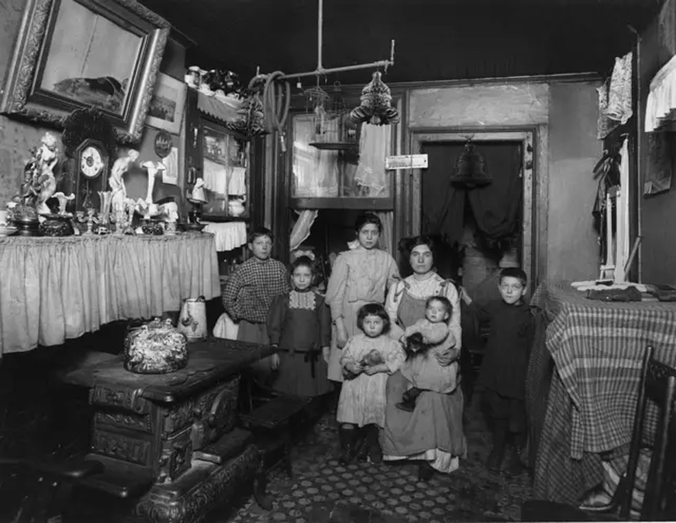 O século 20 testemunhou uma explosão de imigrantes de todo o mundo vindo para os EUA. — Foto: Getty Images via BBC