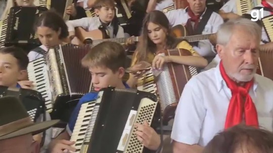 VÍDEO: centenas de músicos participam de 'gaitaço' no Norte do RS - Programa: G1 RS 