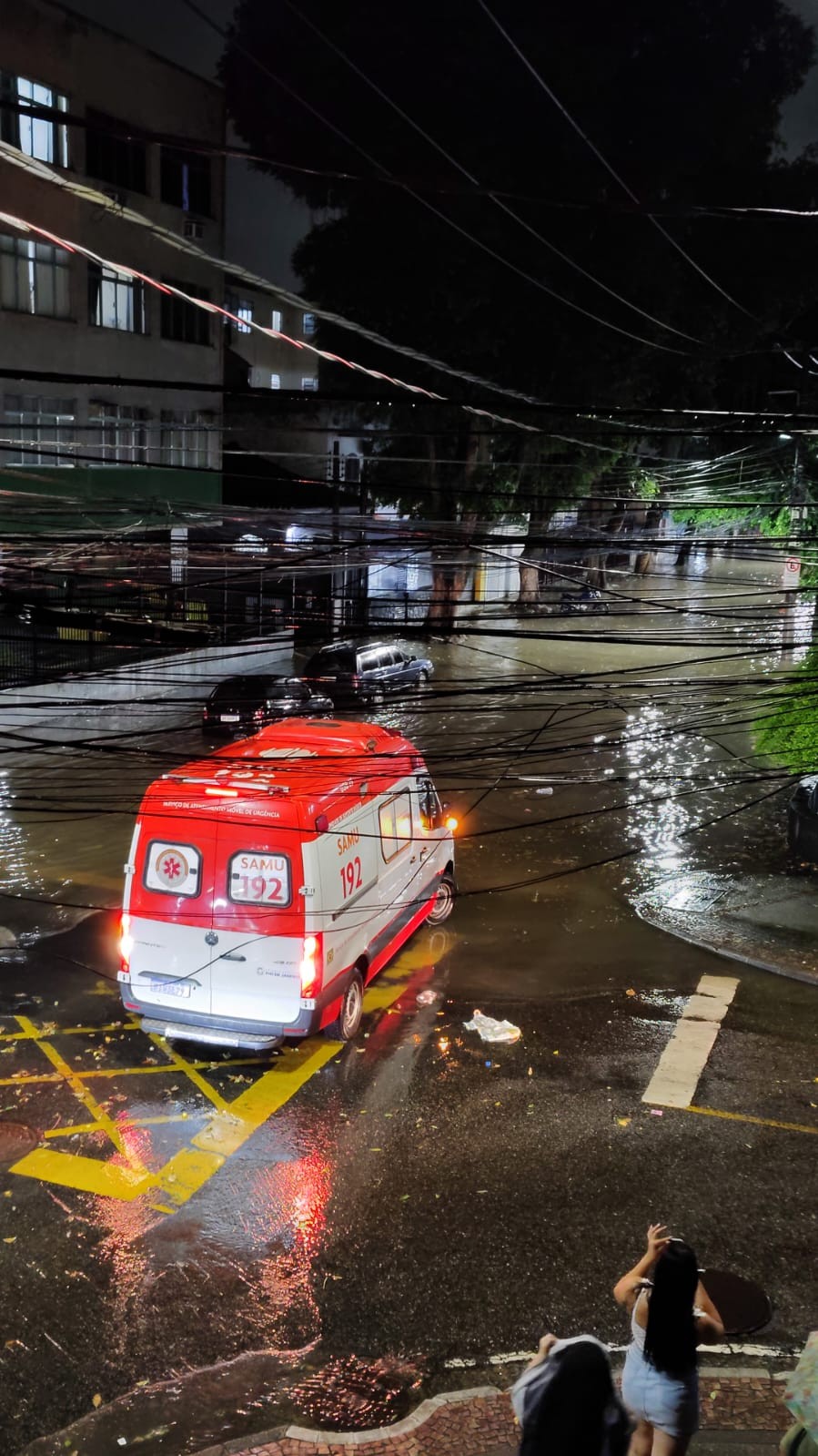 Chuva atinge vários bairros do Rio e causa pontos de alagamento na Zona Norte