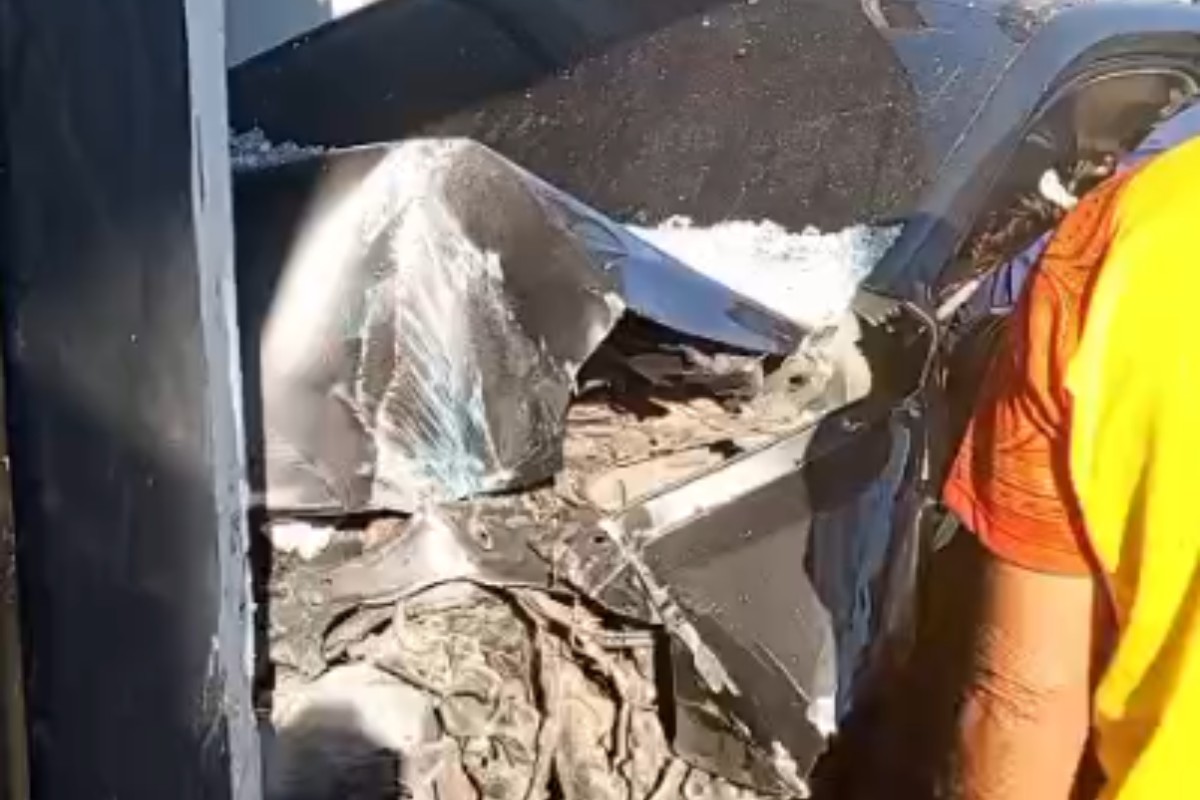 Em destaque: Mulher perde controle de carro e bate em estabelecimento comercial em Canhotinho; VÍDEO