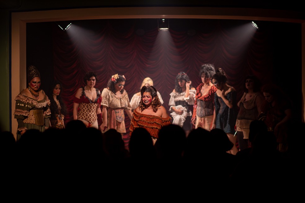 CabarÃ© Chinelo - ThaynÃ¡ Liartes - FelÃ­cia TerrÃ­vel â€” Foto: RudÃ¡ Marques