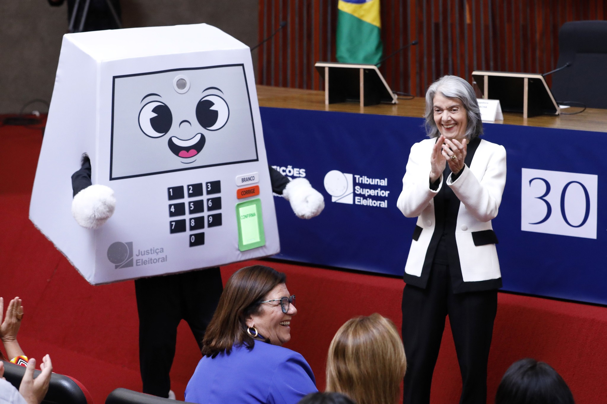 Saiba quem é 'Pilili', mascote das Eleições de 2026 lançada pelo TSE; veja vídeo