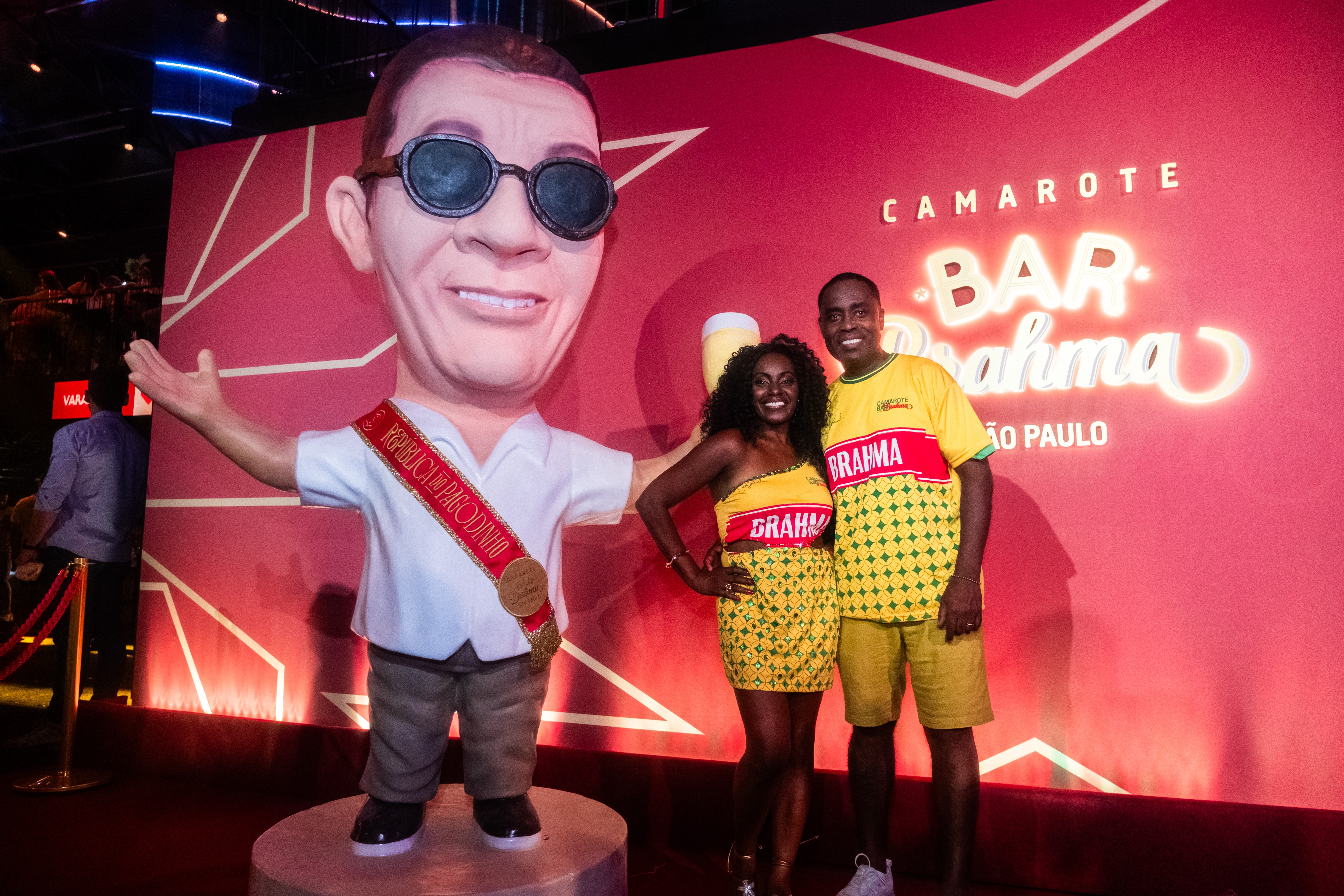 Em ano de eleição, Zeca Pagodinho é proclamado 'presidente' de camarote no carnaval de SP