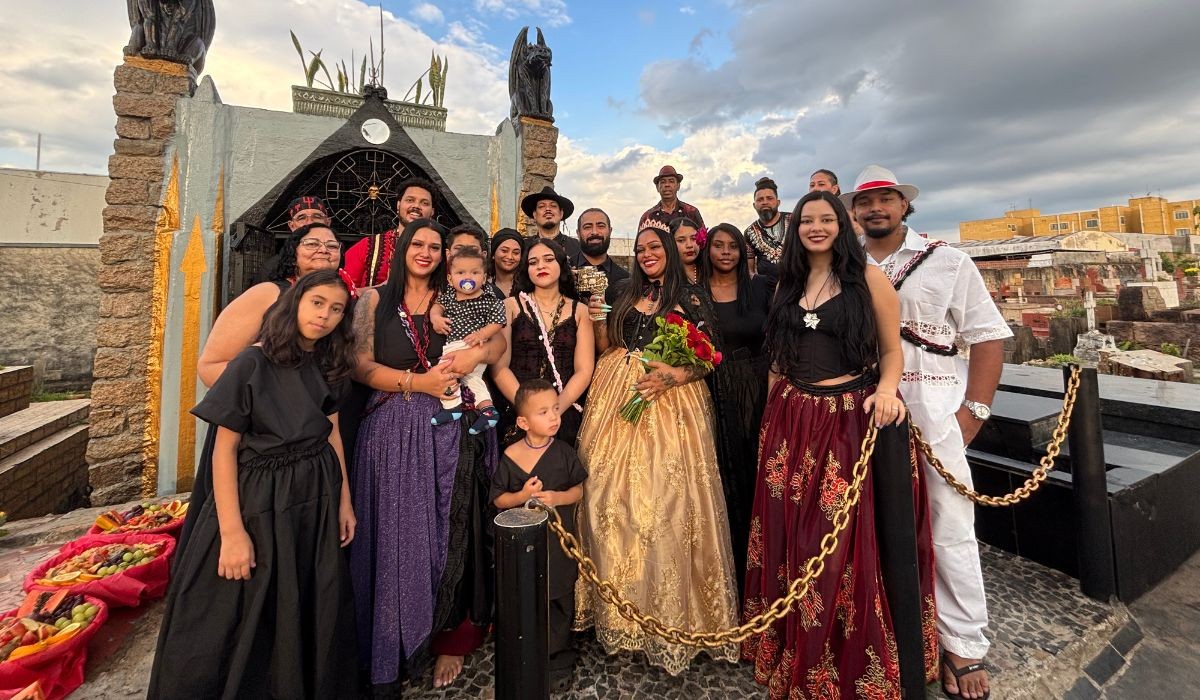 Casal que se casou em cemitério renova votos no santuário do Senhor Tranca Ruas das Almas