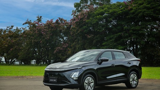 Omoda E5 é mais um SUV chinês elétrico, mas ataca faixa de preço com poucos rivais; veja teste - Na faixa dos R$ 200 mil, ele tem concorrentes que vão de R$ 20 mil a menos até R$ 20 mil a mais. SUV compartilha plataforma com o Chery Tiggo 5X, mas tem acabamento mais refinado e visual mais moderno.