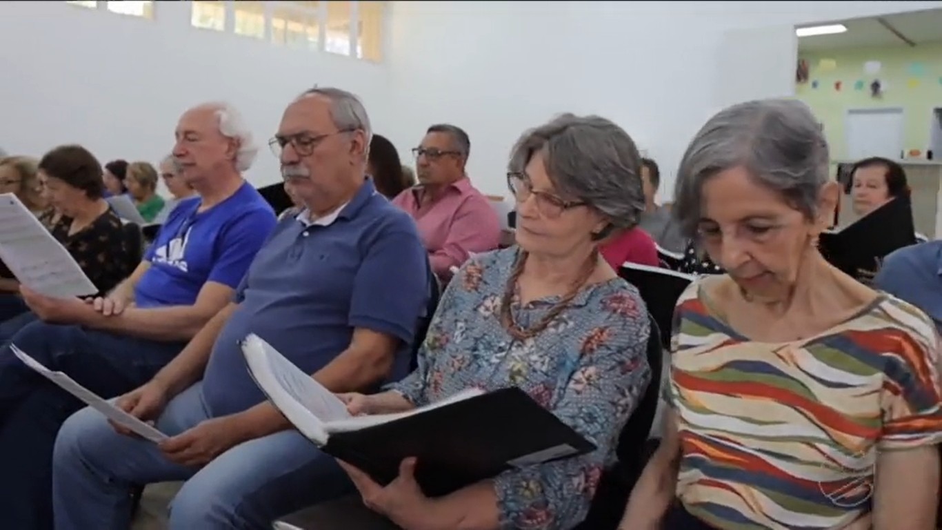 Amizade na terceira idade: grupo de idosos em MT se reúne há 60 anos e escrevem livro de memórias
