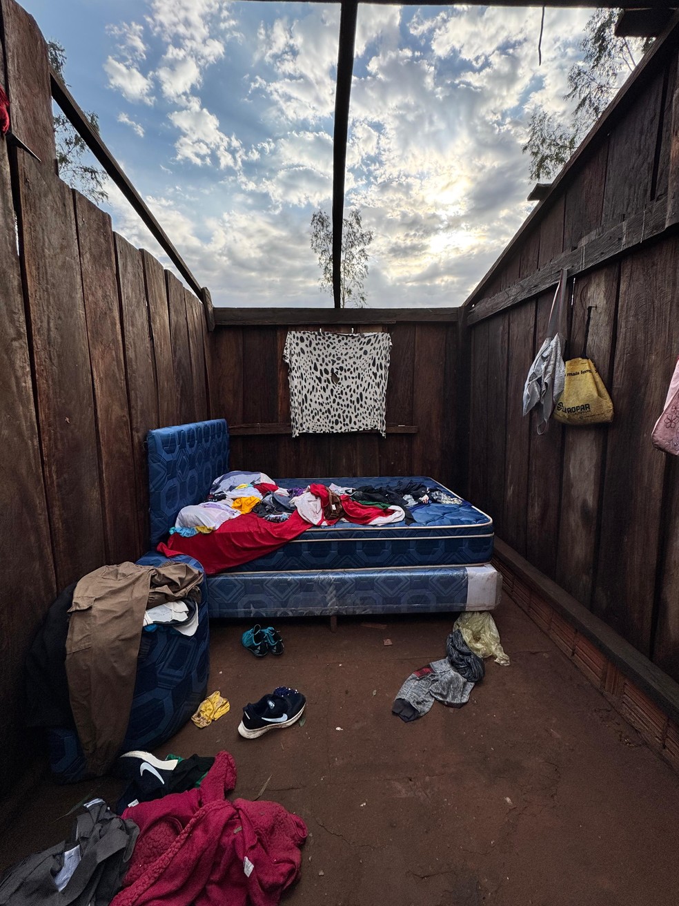 Casa ficou sem telhado na aldeia Ypoí, em Paranhos. — Foto: Divulgação/Prefeitura de Paranhos