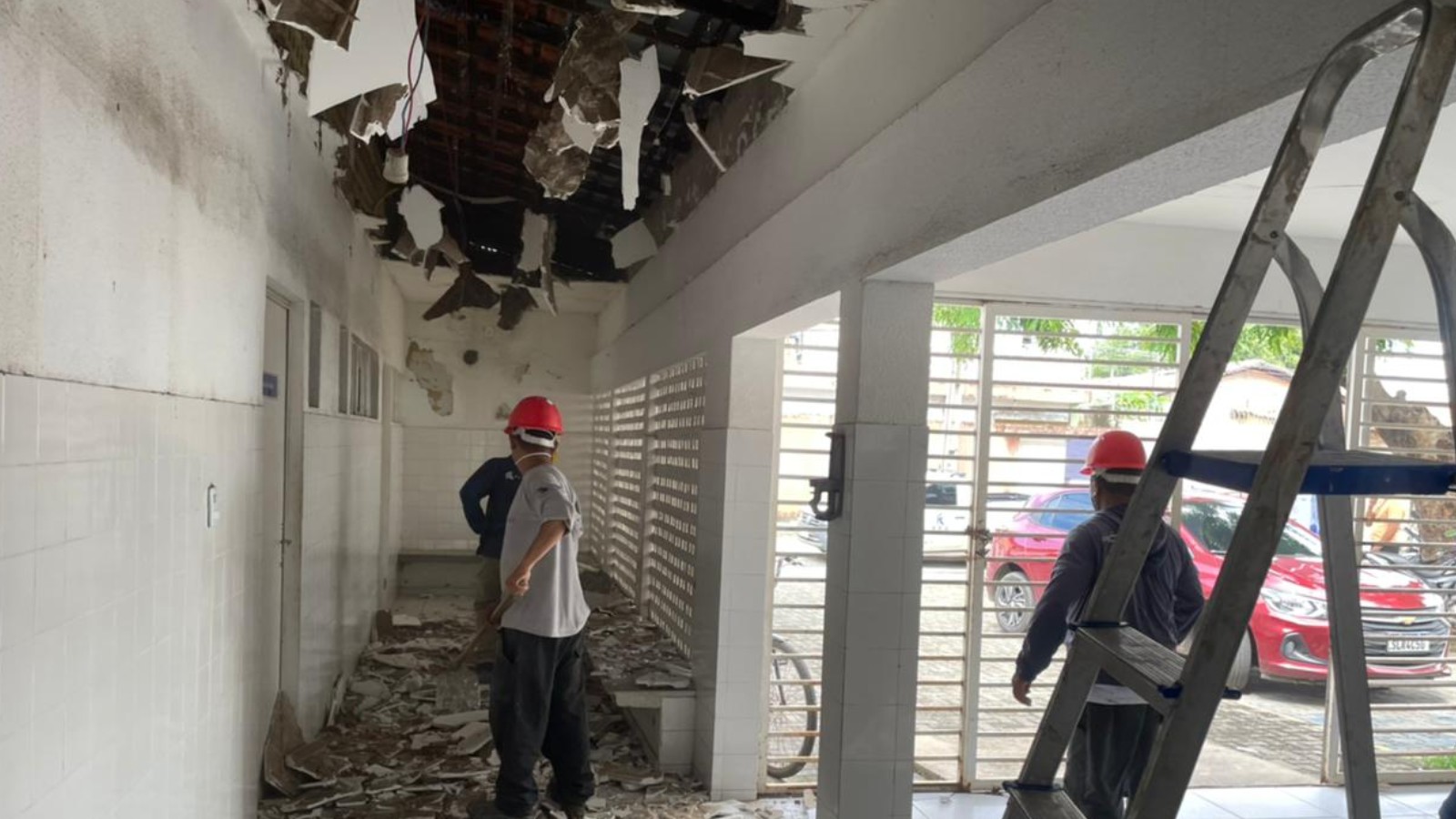UBS ficará fechada por 30 dias após parte de forro cair em Teresina; três feridos