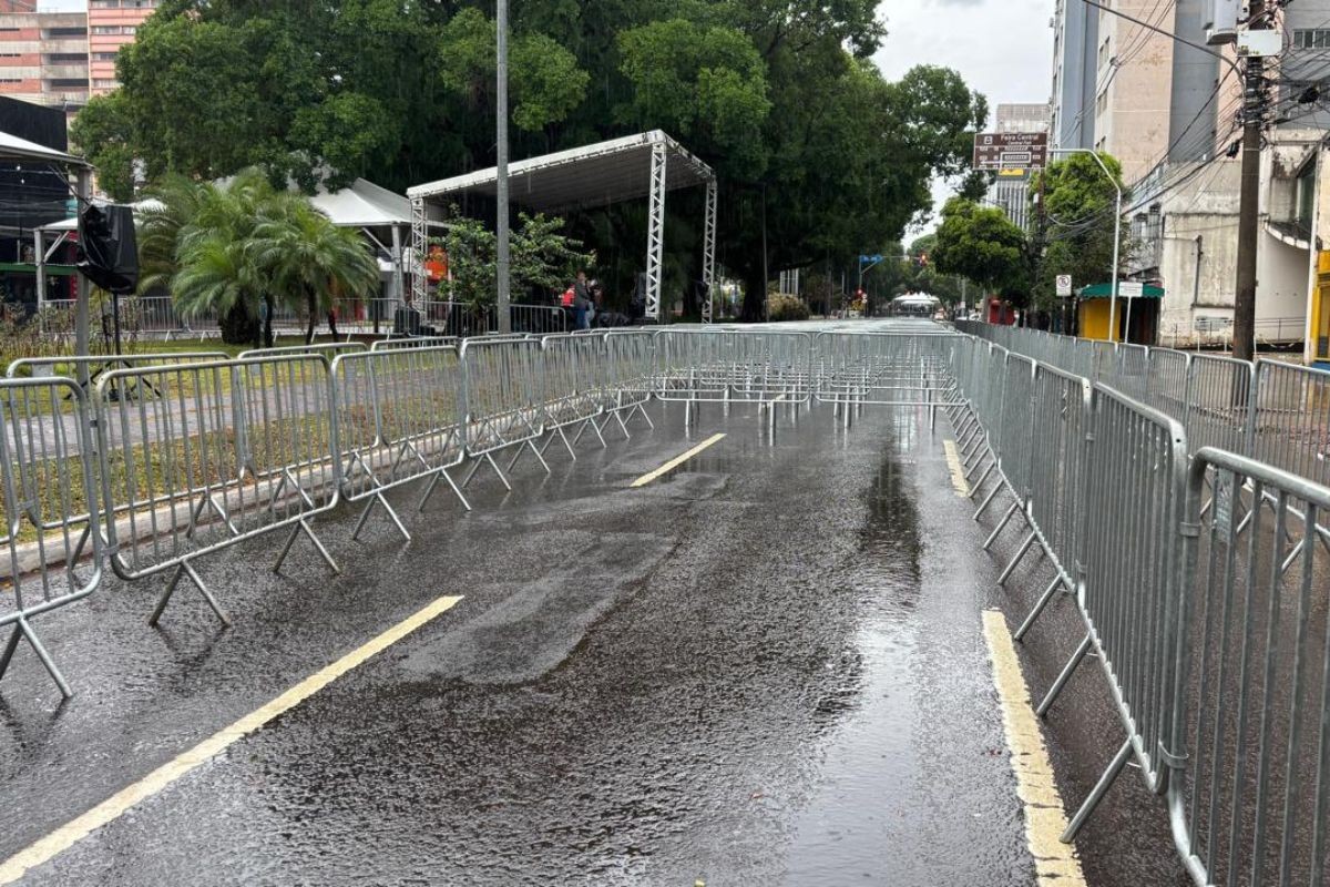 Chuva cancela desfile de aniversário de Campo Grande, mas bolo é mantido