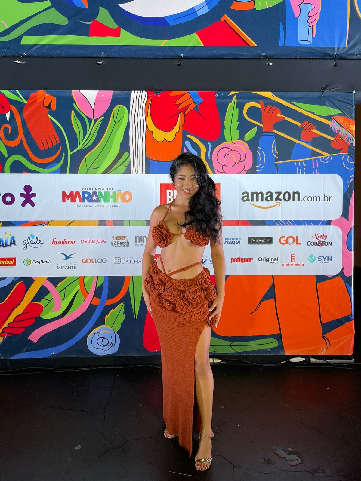 Cantora Zaynara no jantar do Festival São João da Thay