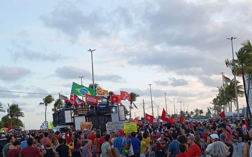 Ato contra anistia e PEC da Blindagem  realizada em Aracaju.  Foto: Anna Fontes/TV Sergipe