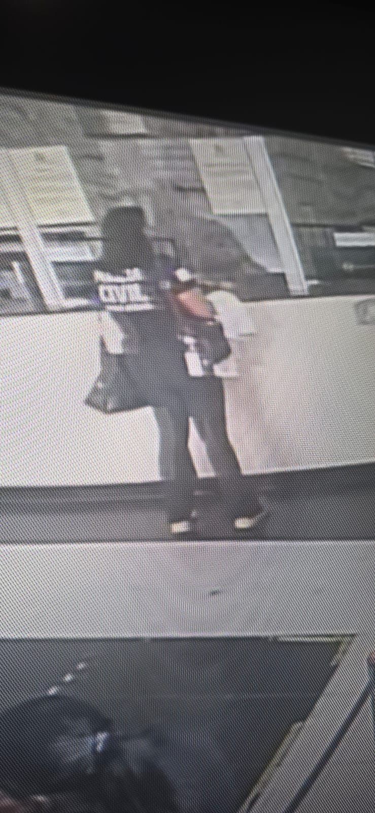 Mulher é presa suspeita de se passar por policial para furar fila em hospital de BH