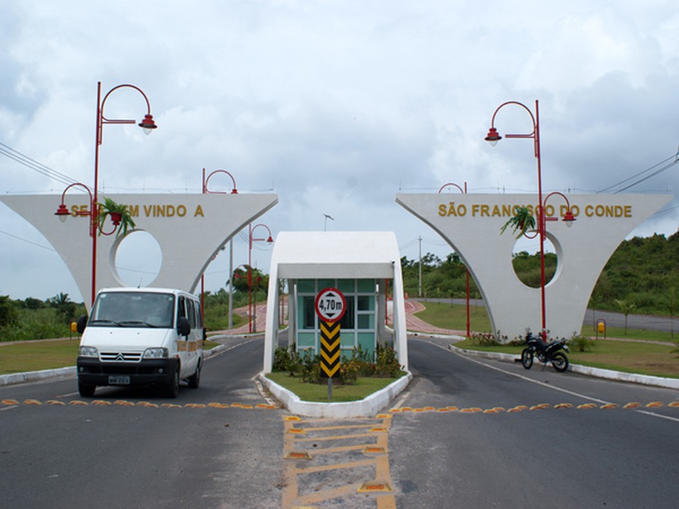 Fachada do município de São Francisco do Conde, na Bahia — Foto: Egi Santana/G1