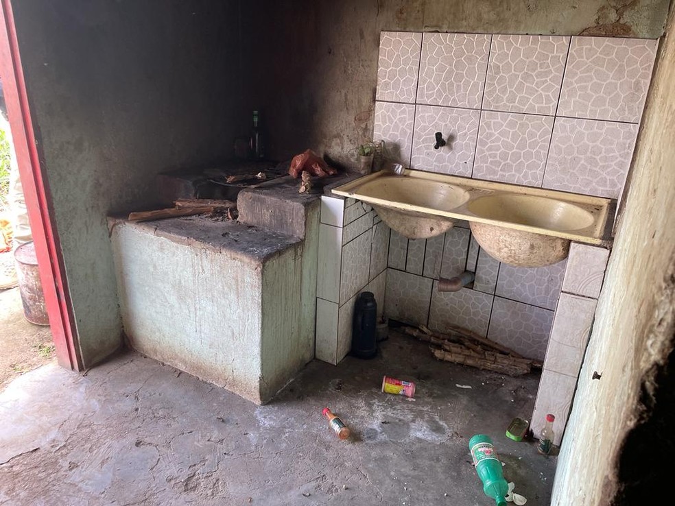 Família é resgatada em condições análogas à escravidão, no município de Santa Inês, no centro sul da Bahia — Foto: Reprodução/redes sociais