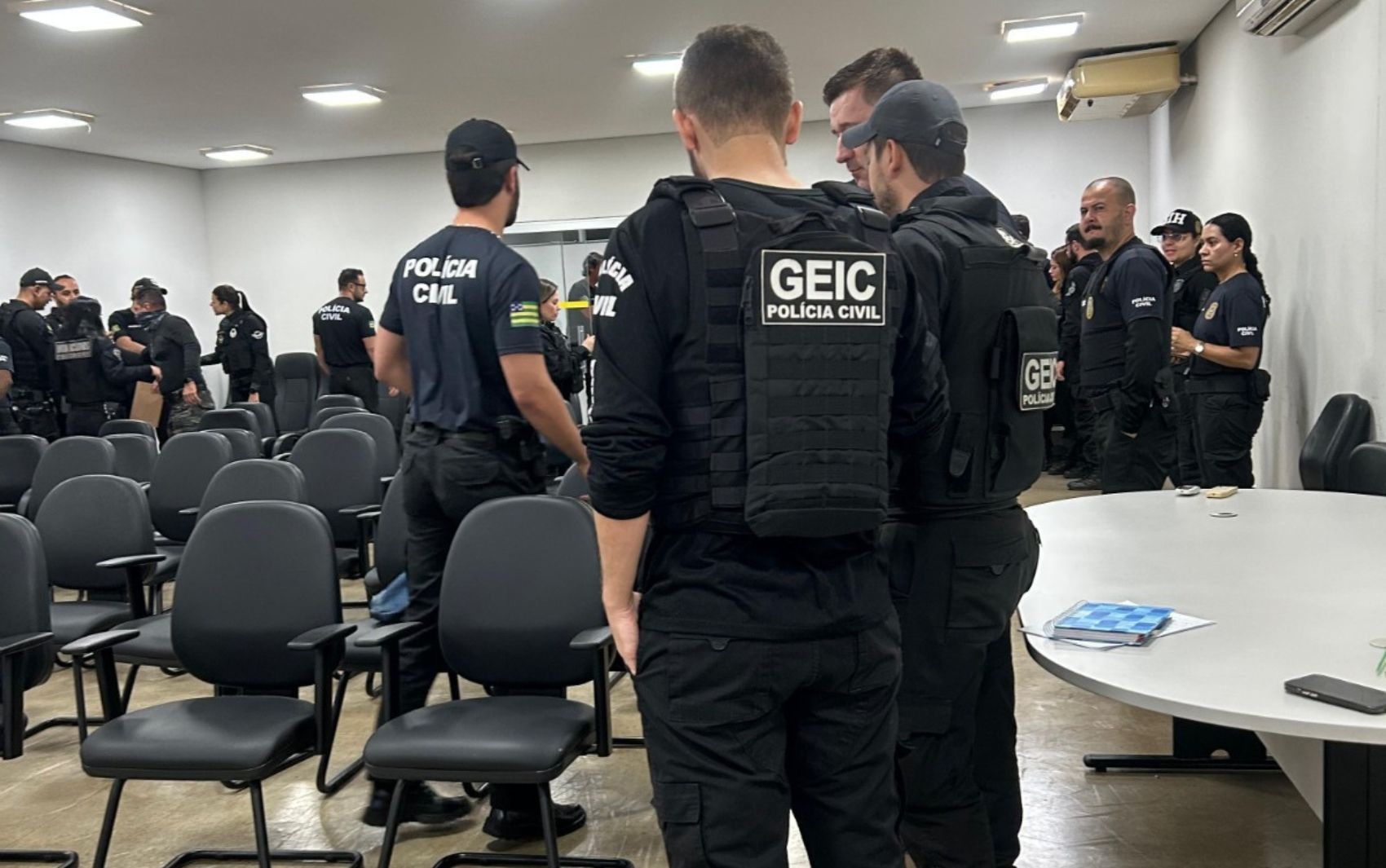 Funcionária que desviou quase R$ 1 milhão de empresa via PIX transferiu dinheiro para pais e amigos, diz delegado