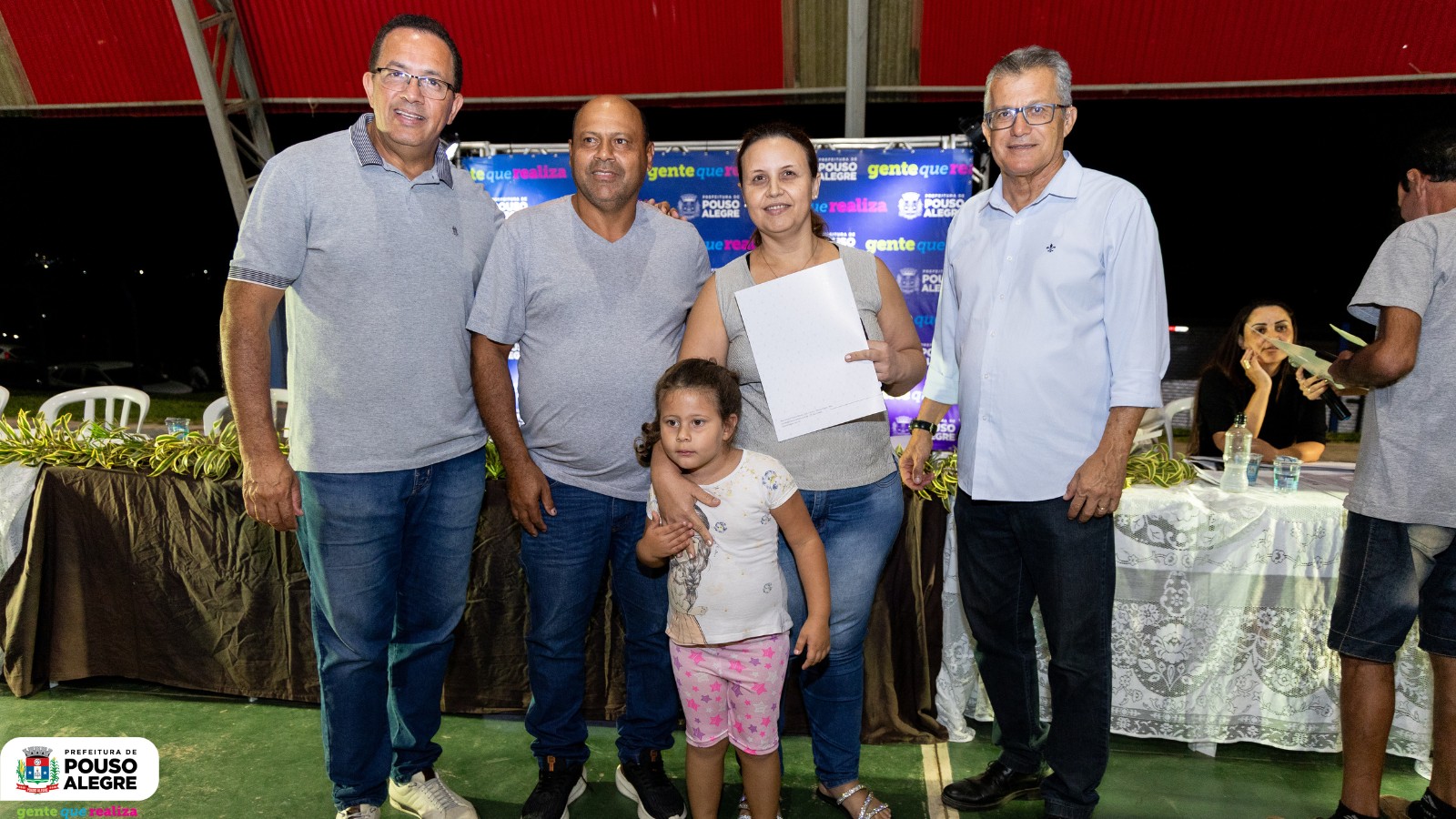 Pouso Alegre entrega regularização fundiária de 175 famílias