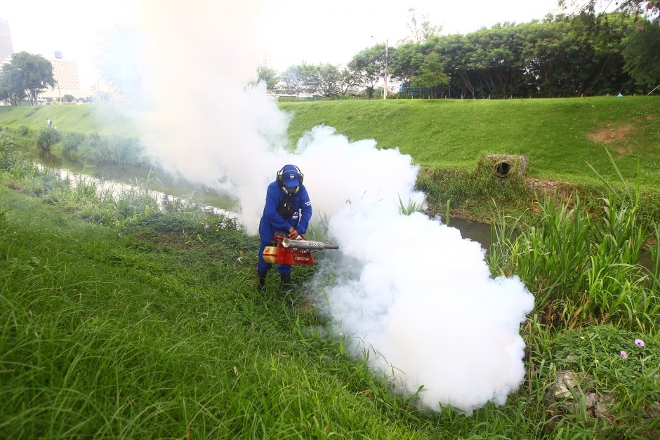 Prefeitura amplia serviço de fumacê com 10 carros por dia