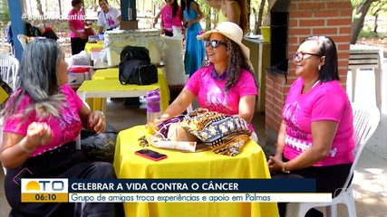 Grupo de mulheres se reúne para trocar experiências na luta contra o câncer