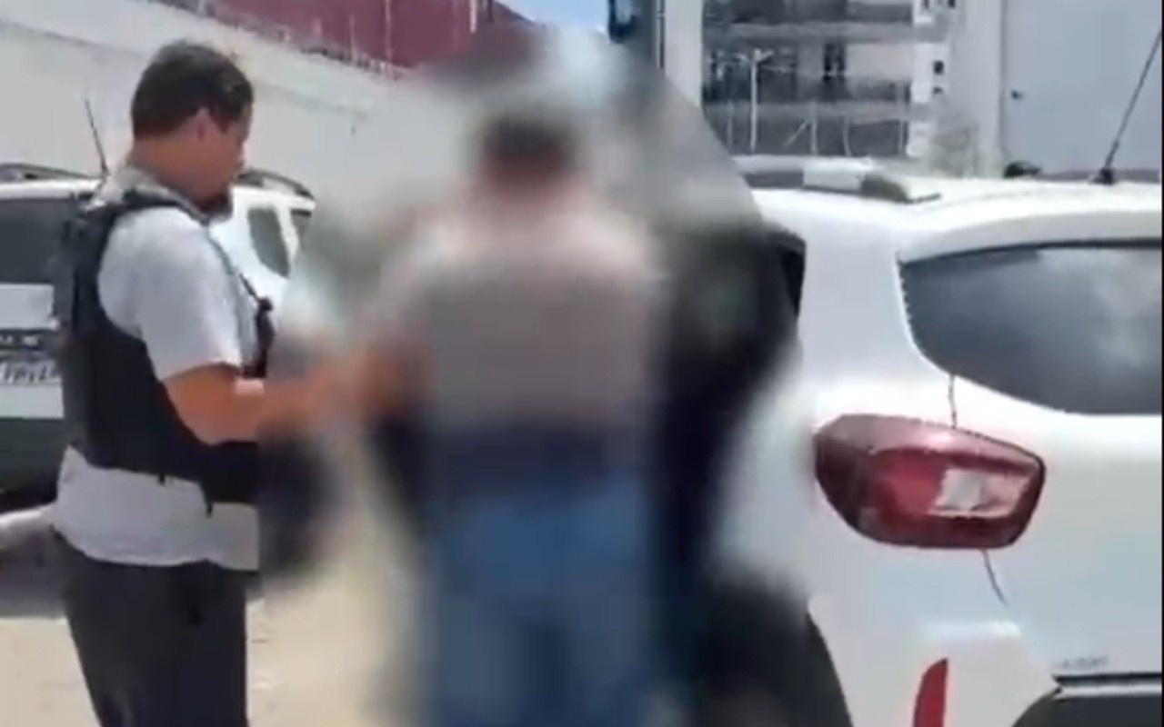 Homem é preso suspeito de abusar de três adolescentes em condução escolar em Manaus