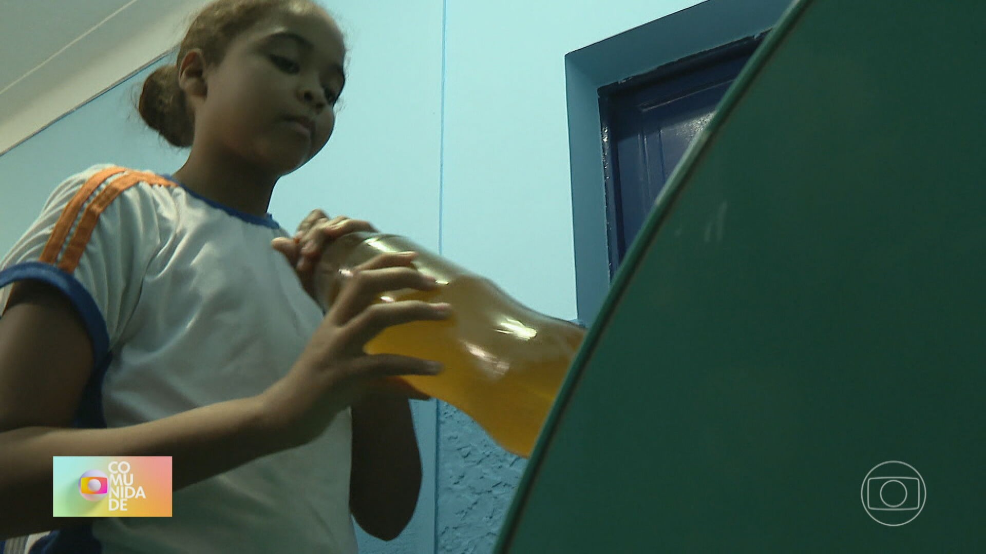 Projeto em escola de Nova Iguaçu ensina alunos e famílias a descartar corretamente o óleo de cozinha