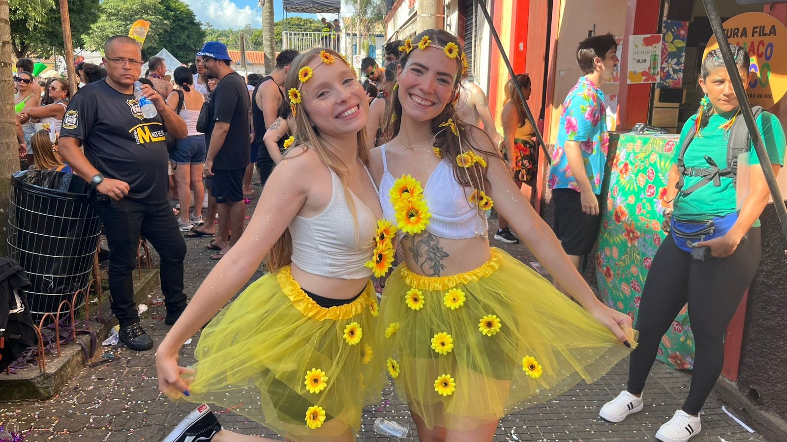 Fadas, salva-vidas e 'Teletubbies': veja fotos das fantasias dos foliões neste sábado de carnaval em São Luiz do Paraitinga