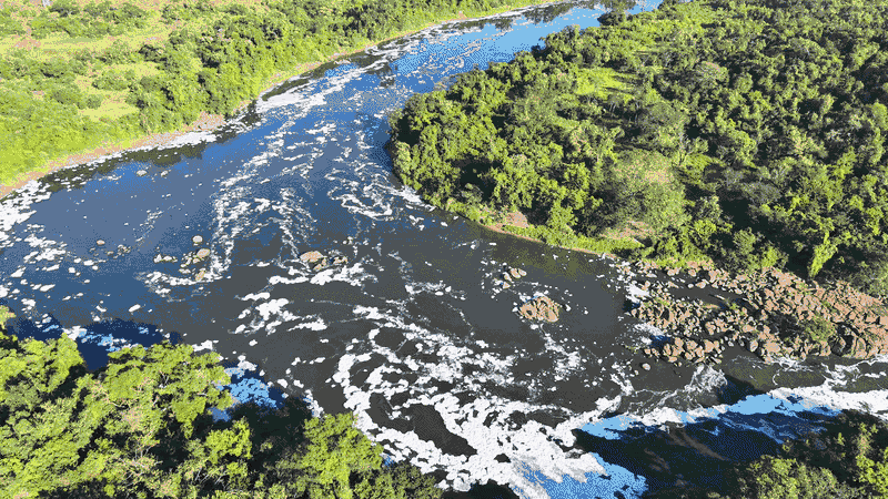 VÍDEO: Rio Tietê continua com espuma branca depois de duas semanas no interior de SP