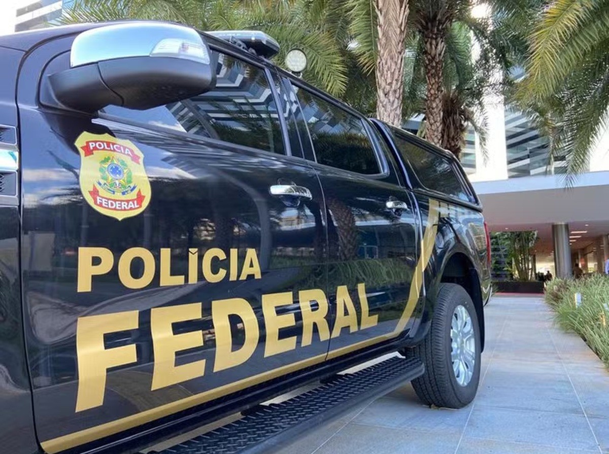 Homem é preso ao retirar encomenda com dinheiro falso em agência dos Correios em Quissamã