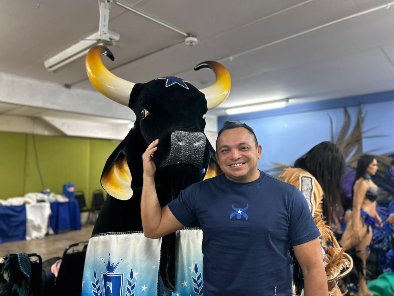 'Tripa' do Caprichoso, Alexandre Azevedo celebra conexão com torcida no Carnaboi 2026 em Manaus: 'Nossa nação é nosso combustível'