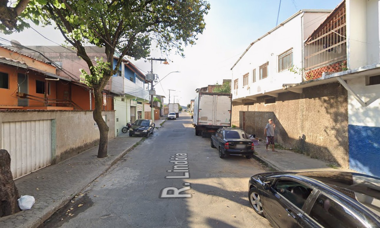 Homem é morto a tiros e menino de 10 anos é baleado na Grande BH
