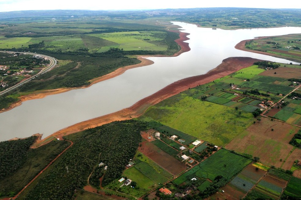 Reservatório do Descoberto deve transbordar até o Natal, diz Caesb | G1