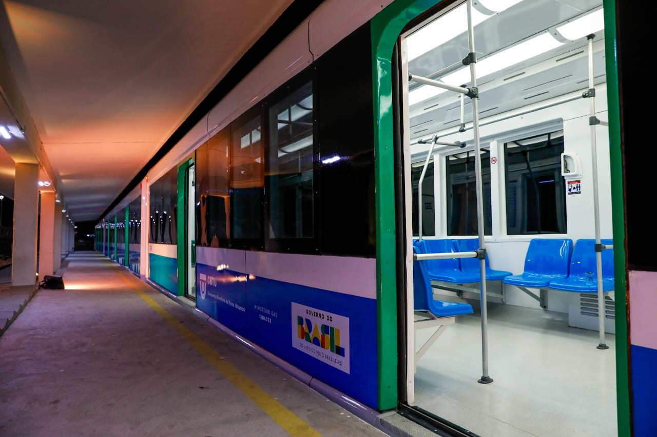 Homem morre ao ser atingido por trem em linha férrea em Natal