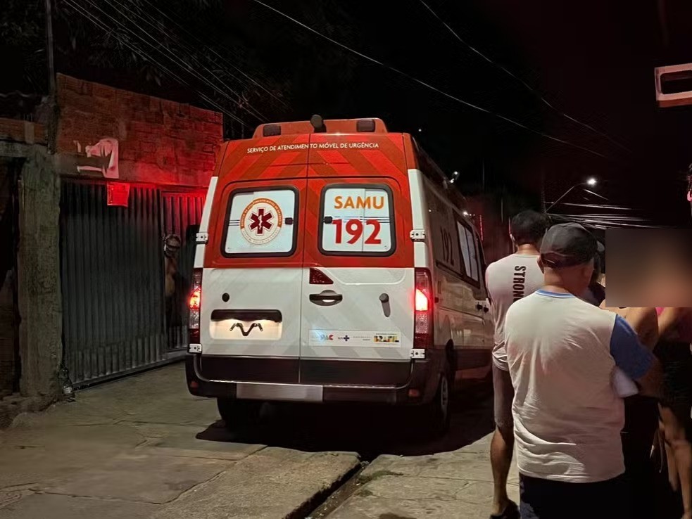 Jovem é morto com tiros na cabeça e mãe é baleada em casa no litoral do Piauí