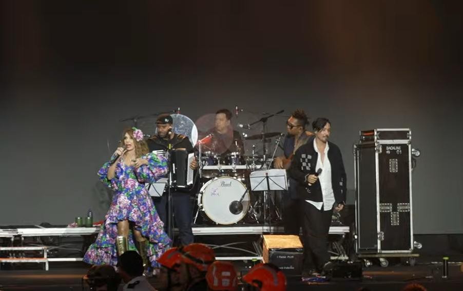 Elba Ramalho canta com filho e tem show anunciado por espetáculo de drones na véspera de São João em Campina Grande