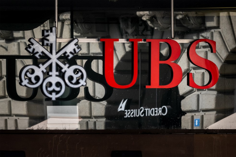 Acordo de compra do Credit Suisse pelo UBS contou com assistência financeira do BC suíço. — Foto: Fabrice Coffrini/ AFP