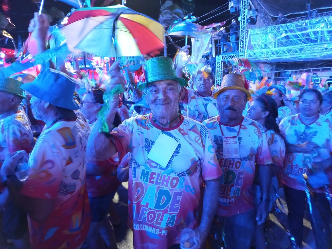 'O frevo é para todo mundo, para todos os corpos': idosos e pessoas com deficiência brincam e demonstram seu amor pelo carnaval