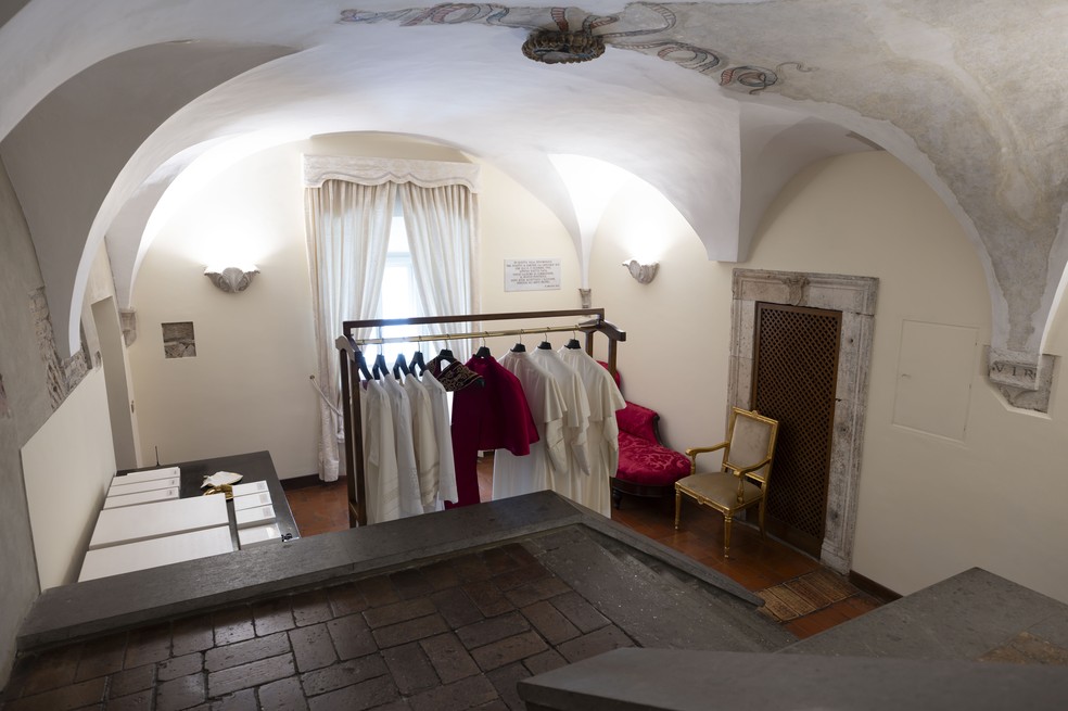 Vaticano divulga imagens de preparativos para conclave na Capela Sistina. — Foto: Serviço de imprensa do Vaticano